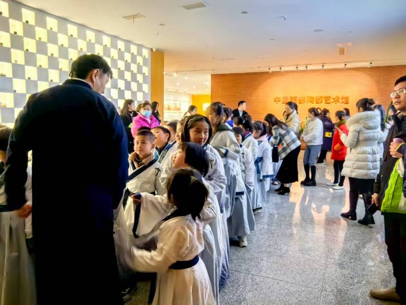 文化赋能：二连浩特市魔创文旅挖掘城市文化资源的实践探索